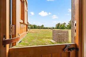 Drovers Hill at Stonor - Quercus - Shepherds hut