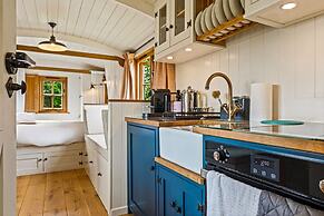 Drovers Hill at Stonor - Quercus - Shepherds hut