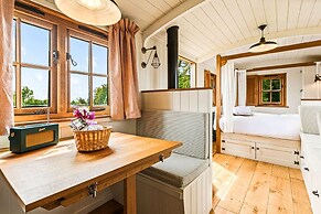 Drovers Hill at Stonor - Quercus - Shepherds hut