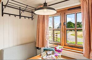 Drovers Hill at Stonor - Quercus - Shepherds hut