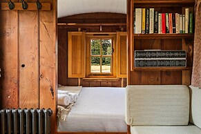 Quercus Redwood - Sleeps 4 - From 375 Per Night