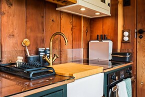 Quercus Redwood - Sleeps 4 - From 375 Per Night