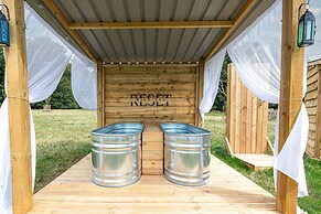 Quercus Redwood - Sleeps 4 - From 375 Per Night