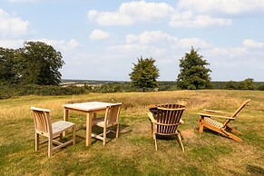 Quercus Redwood - Sleeps 4 - From 375 Per Night