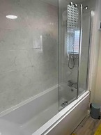 Bristol Unique Townhouse - 4 Bedroom House