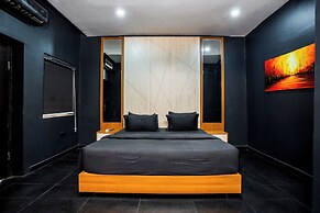 COLOGNE RESIDENCE