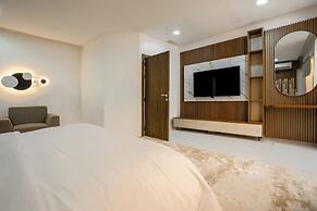 COLOGNE RESIDENCE