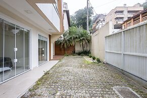 3BR Apt w/ BBQ 290m From Beach Pic0125