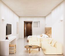 Tinos Beach Hotel & Suites