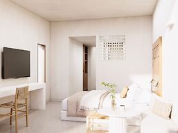 Tinos Beach Hotel & Suites