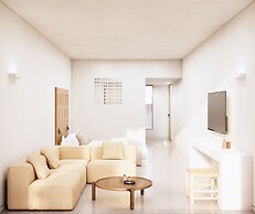 Tinos Beach Hotel & Suites