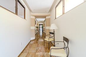 2B Apartment w/ Balcony Ads0103