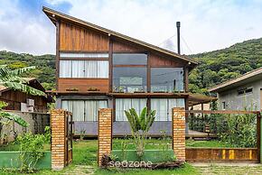 3BR Duplex w/ BBQ & Garage Near Beach Emb686