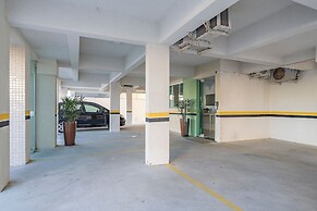 2-bed Apt w/ BBQ - Downtown Bombinhas Caa103