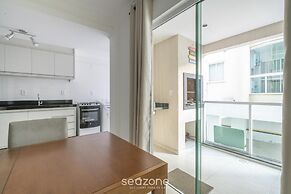 2-bed Apt w/ BBQ - Downtown Bombinhas Caa103