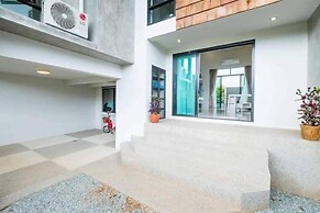 Private pool great location v144