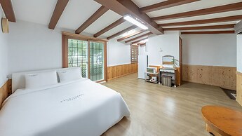 Evergreen Pet-friendly Pension, Taean