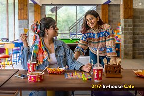 goSTOPS PLUS Kasol Manikaran Road, Bar and Hostel