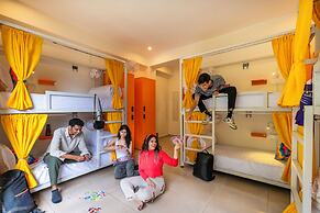 goSTOPS PLUS Kasol Manikaran Road, Bar and Hostel