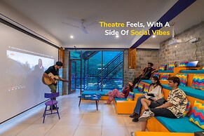 goSTOPS PLUS Kasol Manikaran Road, Bar and Hostel