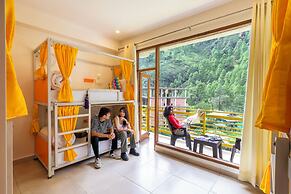 goSTOPS PLUS Kasol Manikaran Road, Bar and Hostel