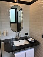 Wellesley Hotel