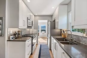 @ Marbella Lane - Chic Abode W/mountain Skyline