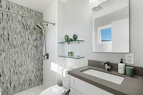 @ Marbella Lane - Chic Abode W/mountain Skyline