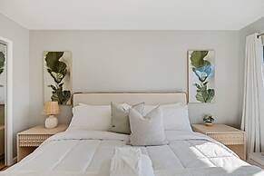 @ Marbella Lane - Chic Abode W/mountain Skyline