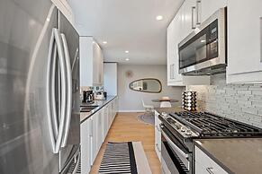 @ Marbella Lane - Chic Abode W/mountain Skyline