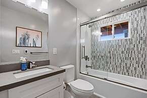@ Marbella Lane - Chic Abode W/mountain Skyline