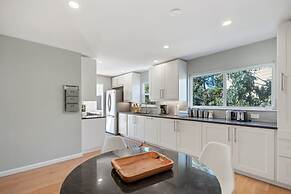 @ Marbella Lane - Chic Abode W/mountain Skyline