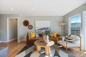 @ Marbella Lane - Chic Abode W/mountain Skyline