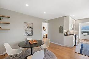 @ Marbella Lane - Chic Abode W/mountain Skyline