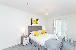 Halo House by Guestz