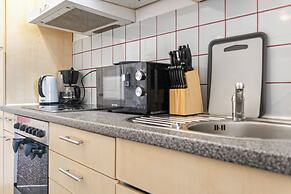 Lovely 2BR Apt Near Downtown
