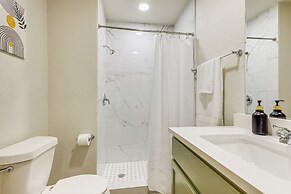 3 Mi to Dtwn! Group-friendly Getaway in Temple