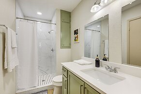 3 Mi to Dtwn! Group-friendly Getaway in Temple