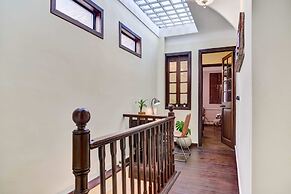 Chic 4BR Getaway in Vibrant La Candelaria