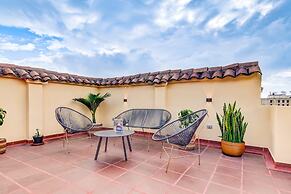 Chic 4BR Getaway in Vibrant La Candelaria
