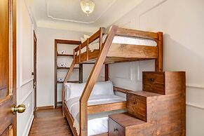 Chic 4BR Getaway in Vibrant La Candelaria