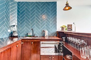 Chic 4BR Getaway in Vibrant La Candelaria