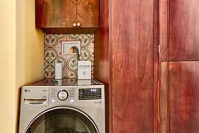 Chic 4BR Getaway in Vibrant La Candelaria