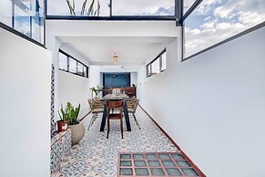 Chic 4BR Getaway in Vibrant La Candelaria