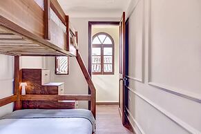 Chic 4BR Getaway in Vibrant La Candelaria