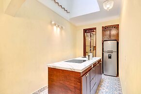 Chic 4BR Getaway in Vibrant La Candelaria