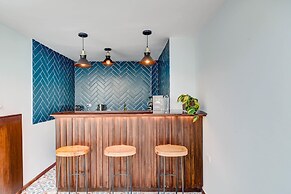 Chic 4BR Getaway in Vibrant La Candelaria