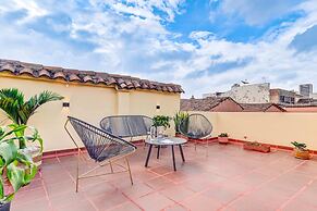 Chic 4BR Getaway in Vibrant La Candelaria