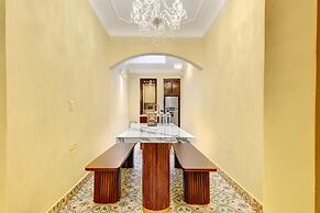 Chic 4BR Getaway in Vibrant La Candelaria