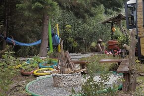 Lakeside Glamping With View, Fire Pit & Hammock